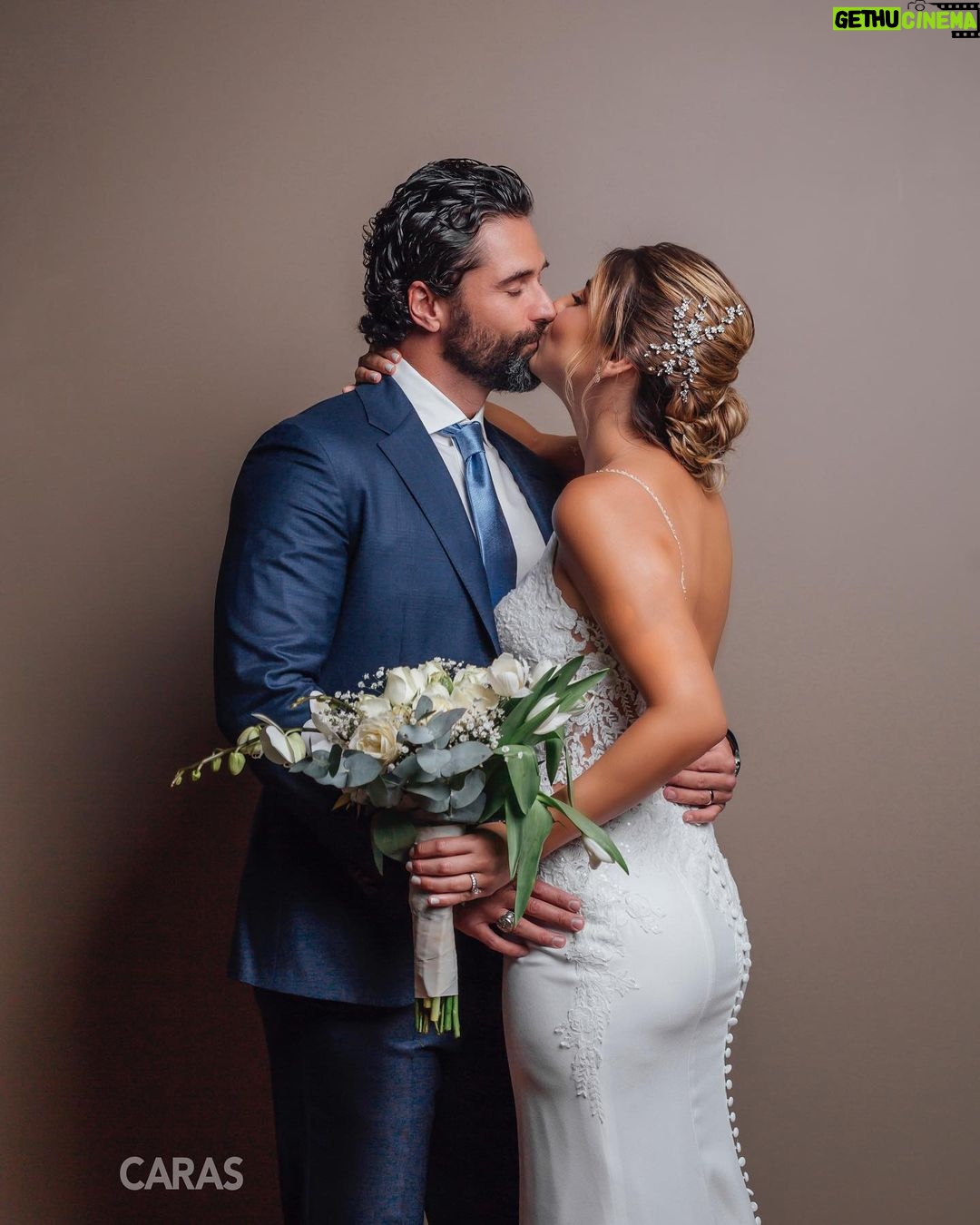 Michelle Renaud Instagram - #EXCLUSIVA ¡Vivan los novios! ❤️ fuimos testigos del íntimo enlace de la pareja confirmada por Michelle Renaud y Matías Novoa, donde rodeados de sus familiares y amigos más cercanos celebraron su boda. (Entérate de los detalles en caras.com.mx). 📸 @einargonzalezphoto @michellerenaud @matlechat #michellerenaud #matiasnovoa #boda