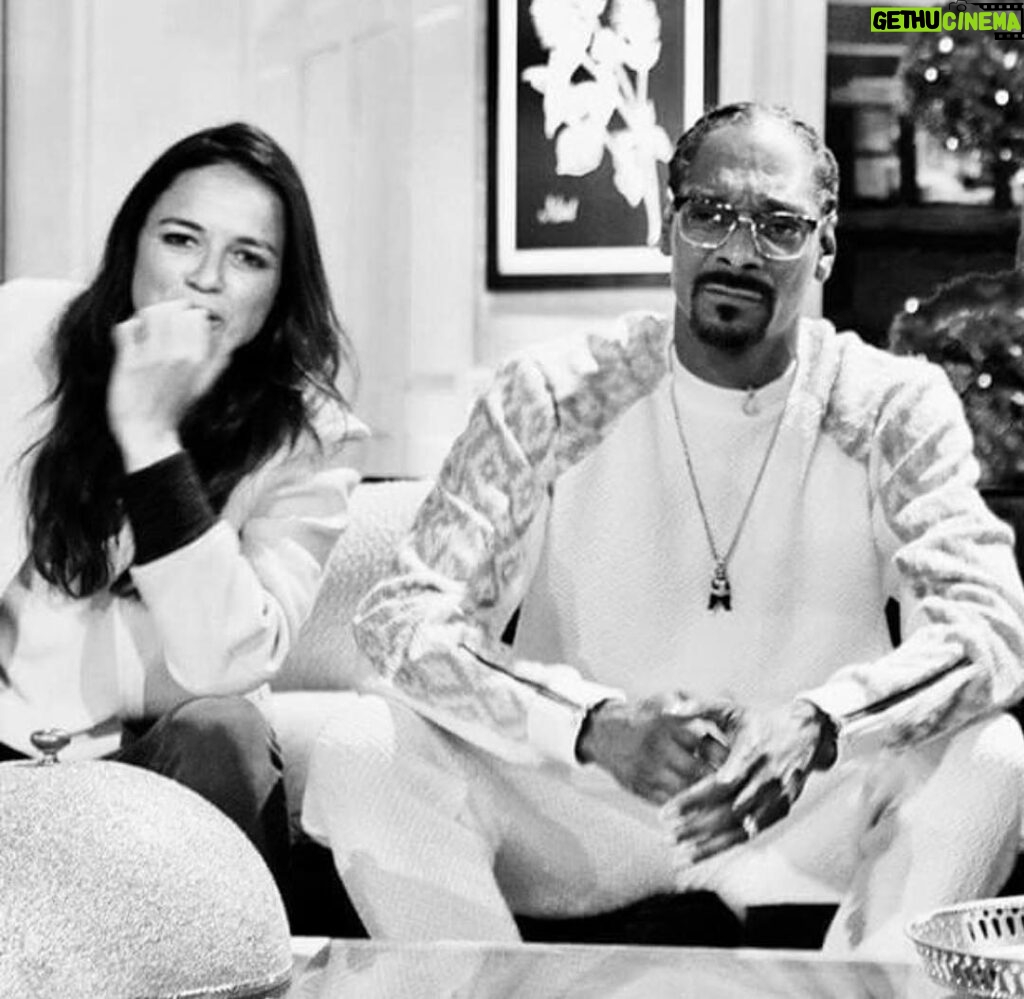 Michelle Rodriguez Instagram - Love me some Snoop !!! @marthastewart @snoopdogg