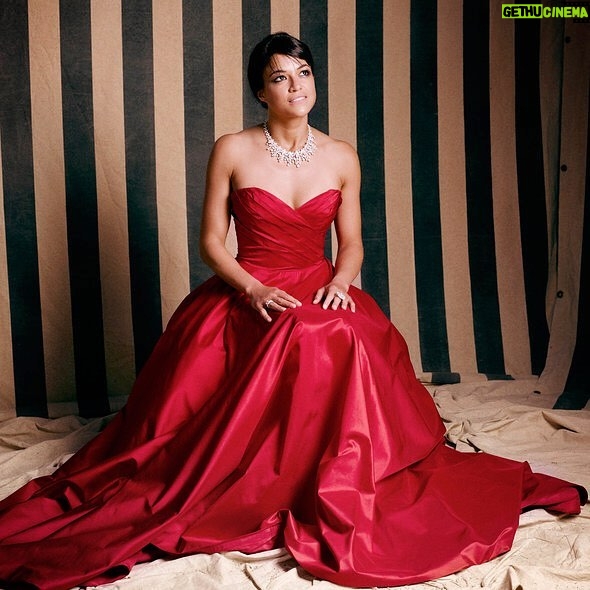 Michelle Rodriguez Instagram - Happy Sunday @vanityfair @chopard #OscarWeekend 😜❤️ photo by @markseliger #Oscars