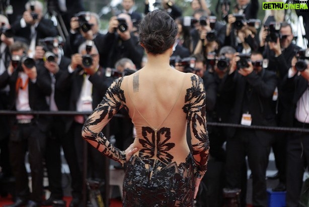 Michelle Rodriguez Instagram - Good luck to all the nominees tonight 😜 #OscarWeekend #TB to #CannesFilmFestival at the #MadMax premiere in @zuhairmuradofficial