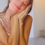 Michelle Stafford Instagram - We got the love💛 Magic Masque. Our over night mask. Apply it after you cleans your face and go to sleep. It works with your hormones that go into effect at night. It creates a barrier of hydration!! You will wake up glowing. 💛 #iamskinnation the link to our store is in my bio👆🏻