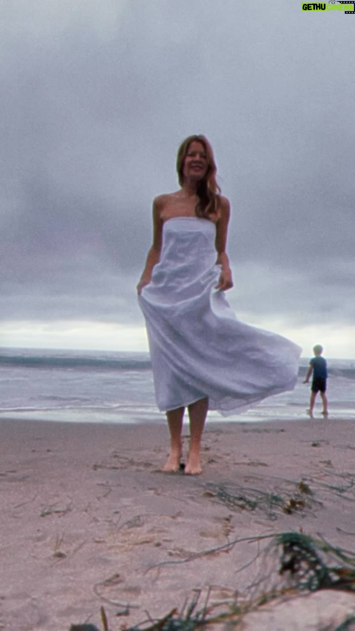 Michelle Stafford Instagram - Ugh… so incredibly gloomy in LA these days. Even the beach is gloomy. Where is our sun!!! Come back come back! Are you all having amazing weather? Or is it horrible like ours?🌧️🌦️