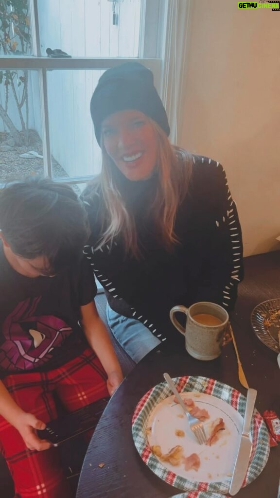 Michelle Stafford Instagram - This was a very special Christmas. I have the BEST family. ❤️I hope you all had a lovely holiday. ❤️ by the by… it was 70 degrees in LA yesterday. I don’t know why I was dressed for the snow. So nice to have my nephew @halfodylan and his new fiancé @blair_ussary here with us this year!!❤️❤️❤️🥂💍#christmas2023