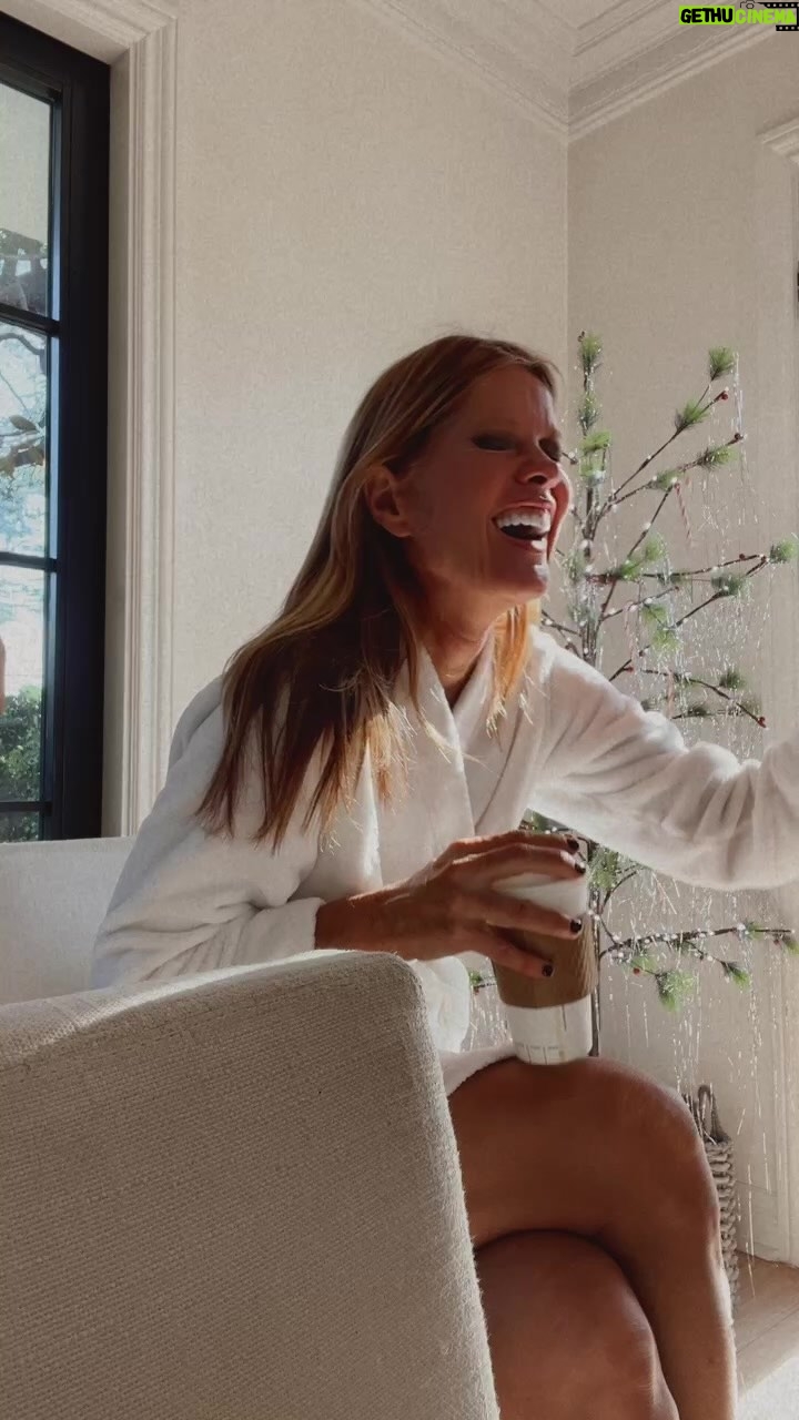 Michelle Stafford Instagram - Getting ready… #daytimeemmys and @skinnationbeauty the code to save is “holiday20” skinnation.com (link in bio👆🏻) everything is marked down on Amazon 💛
