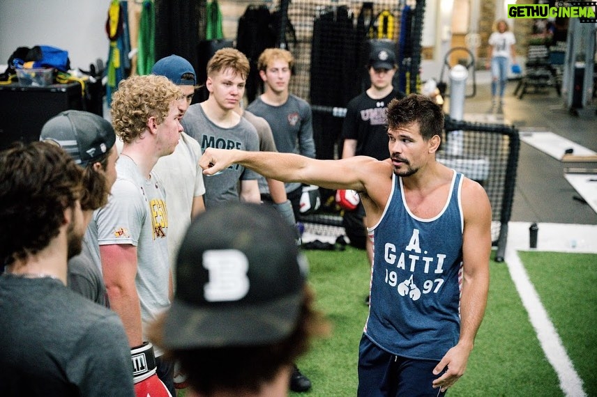 Mickey Gall Instagram - Been teaching the pro hockey players some fighting @barwismethods . All of these beasts will be more than ready to throw down this year without hesitation. They will be armed with techniques, tactics, strategy, and savagery. If you are one the guys I have been working with comment so me and my people can follow you and watch you kick ass in all ways this year 📸 @adlergarfieldphoto Barwis Performance Center of South Florida