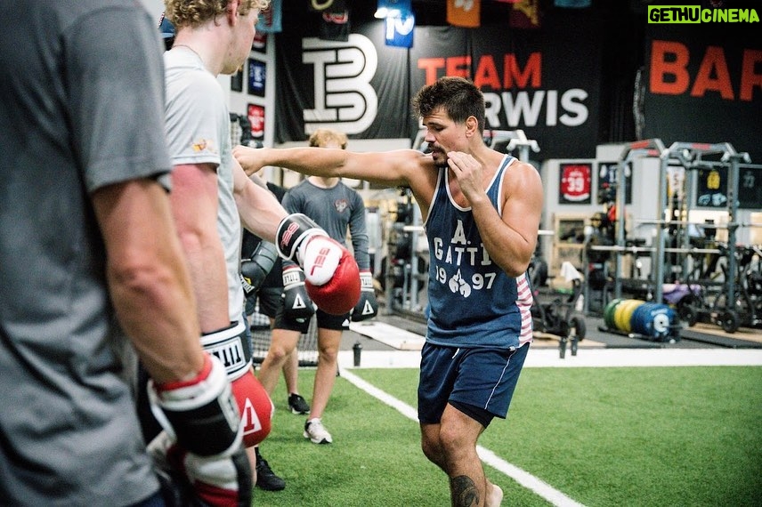 Mickey Gall Instagram - Been teaching the pro hockey players some fighting @barwismethods . All of these beasts will be more than ready to throw down this year without hesitation. They will be armed with techniques, tactics, strategy, and savagery. If you are one the guys I have been working with comment so me and my people can follow you and watch you kick ass in all ways this year 📸 @adlergarfieldphoto Barwis Performance Center of South Florida