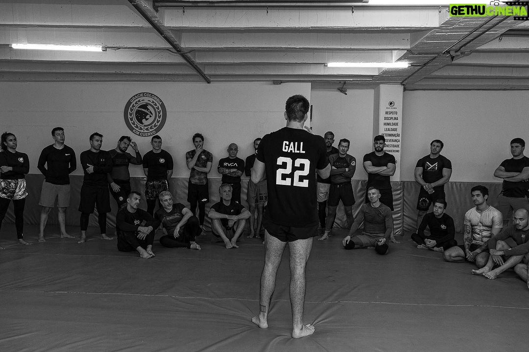 Mickey Gall Instagram - La semana pasada junto a @mickeygall dimos un seminario para la familia de @graciecolombia ¡Un gusto compartir conocimiento con ustedes! 👏