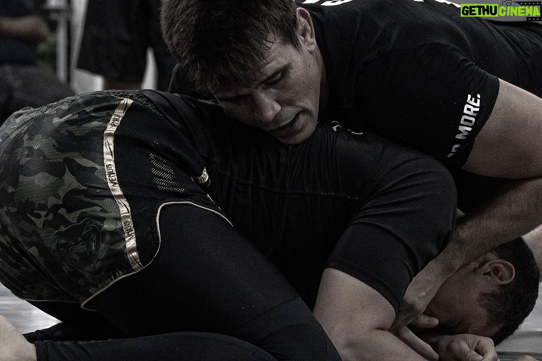Mickey Gall Instagram - La semana pasada junto a @mickeygall dimos un seminario para la familia de @graciecolombia ¡Un gusto compartir conocimiento con ustedes! 👏