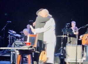 Micky Dolenz Instagram - Looks like we made it to the end!
What a great night at The Greek Theatre in LA… Thank you everyone who came to our show over the last few months~
@themonkees @videoranchofficial #mickydolenz #michaelnesmith #themonkeesfarewelltour #themikeandmickyshow  #wayneavers #themonkeesband