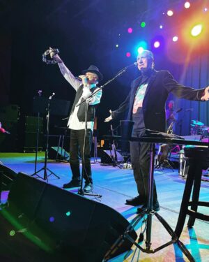 Micky Dolenz Instagram - Final night of #themonkeesfarewelltour before heading to The Greek Theatre in LA.
What a fantastic time we’ve had with amazing audiences across the USA!
@videoranchofficial #michaelnesmith #mickydolenz #themonkees  #themonkeestour #themikeandmickyshow  Photo by @andrewsandoval