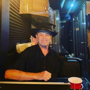 Micky Dolenz Instagram - Life on tour:) We’re having a great time!
#tourbuslife #tourbus #mickydolenz #themonkees #themonkeesfarewelltour  photo by @mangoandetta