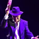 Micky Dolenz Instagram - Just a few shows left on The Monkees Farewell Tour. Hope you can make it out to see us … We are truly having a love fest with the fans. So grateful for all of your support over the years!❤️ #themonkees #themikeandmickyshow #themonkeesfarewelltour #mickydolenz #michaelnesmith