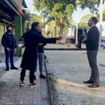 Miguel Augusto Rodríguez Instagram - Recuerdo que la mañana estaba fría, incluso una de las más frías de finales del año 2020. Año extraño y decisivo para todos; y yo allí, en esa fría mañana festejando poder hacer lo que amo a pesar de ese año extraño. La enseñanza: a cuidarse y siempre buscar ese golpe de suerte que nos hace festejar. Acá en este #tbt de un antes y un durante con el querido @soyjoaquinf en la @lasuertedeloli @telemundointl abrazo grande hermano. Éxito siempre!!! . . . . . #lasuertedeloli #actor #btstv #miguelaugusto #telemundo #joaquinferreira #frenteacamara #actinglife Telemundo Center