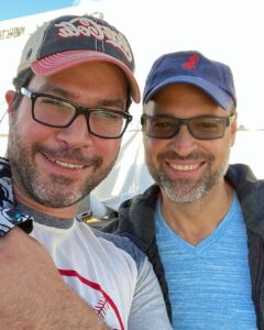 Miguel Augusto Rodríguez Instagram - Un encuentro, no muy lejano, con mi hermano @ricardoalamonirvana ; memorias que no caben en un #tbt, sería osado resumir #rctvinternacional o #venevision y ahora Telemundo en una sola foto. Así que festejo lo que vendrá! Abrazo grande hermano. Este año el “5 y acción” nos encontrará muy a menudo. . . . . . #actoresvenezolanos #actorslife #ricardoalamo #miamiactors