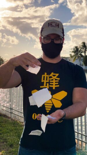 Miguel Augusto Rodríguez Instagram - Muchas veces el daño está en la idealización del ser, ¿ Te ha pasado? ; ¿Cuantas veces nos vemos añorando algo que no ha sucedido?, algo que solo fue creado en nuestra mente, ¿Cuanto poder tiene todo aquello que pensamos?... detengámonos un momento, “cabeza fría” le dicen, respiremos y allí todo volverá al orden o al menos sabremos por dónde empezar. Abrazo grande. Los leo.
.
.
.
.
.
@insertideaunit #lunesdeletras #paginassueltas #escritosdeinstagram #reelsmoments #writersofinstagram #contemplation