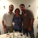 Miguel Augusto Rodríguez Instagram - “Y es la madre en su ternura, la que posa su mano en el hombro de su hijo. Y con esas sonrisas que sólo ellas saben dispensar, lo mira a los ojos susurrándole: Tranquilo hijo, todo saldrá bien, el tiempo De Dios es perfecto! - y el hijo por momentos se pierde al pensar que el tiempo de Dios jamás será el de él ... - pero con esa sonrisa que sólo ellas saben dispensar, la mira de vuelta susurrándole: tranquila mamá, todo saldrá bien, te tengo a ti. (Para qué entrar en detalles, se dice el joven mientras la abraza.)” Feliz día de las Madres, feliz día Mamá @ggv50 , por más abrazos y por más palabras que estrechen la distancia ❤️te amo. #mothersday #felizdiadelasmadres #motherslove #always Fissou GiN's