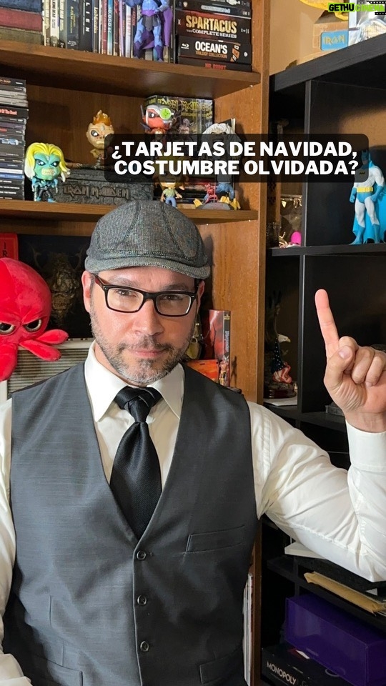 Miguel Augusto Rodríguez - 684 Likes - Y con motivo de acercarnos cada día a la Navidad, en esta ocasión @culturizando y mi persona, te preguntamos: ¿Mandas tarjetas de Navidad? ¿Tienes esta tradición? ¿De no ser así, qué tradiciones tienes? 😊😊😊 déjanos saber en los comentarios. #entreparéntesis