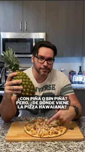 Miguel Augusto Rodríguez Instagram - Para algunos un horror gastronómico , para otros una exquisitez; pero ¿ Alguna vez te has preguntado de dónde viene la pizza Hawaiana? Hoy @culturizando y mi persona queremos saber si apruebas o no está creación culinaria 🤣🍍🍕
#entreparéntesis #curiosidades #trivia #pizzahawaiana #pizza #gastronomia