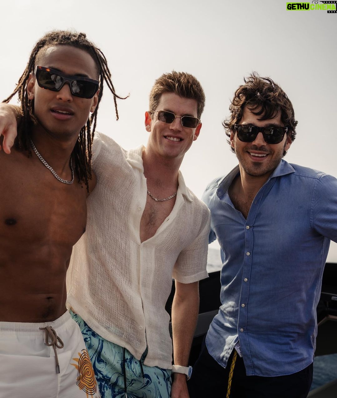 Miguel Bernardeau Instagram - Perfect timing, awesome people 🙏🏽 @hublot #hublotlovessummer #ad Styled by: @pdepau_