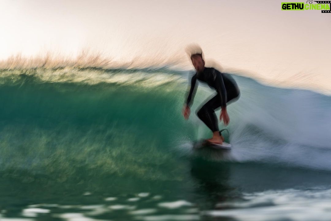 Miguel Bernardeau Instagram - Les Landes avec @aritz_aranburu @thefrogeye Merci beaucoup @quiksilver_festival @quiksilver for taking care of us!!! 🙏🏽💙 📸: @thefrogeye