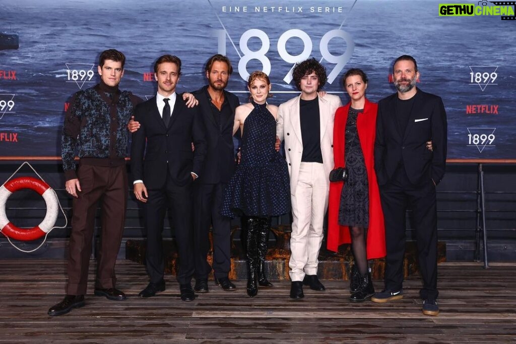 Miguel Bernardeau Instagram - @netflix1899 Premiere. What an incredible night! Very grateful and honored to be a part of this show and family with so many talented and cool people. Thank you to the amazing team that made it possible, and definetely thank you @baranboodar and @jantjefriese for everything. @omega @hermes Styled by: @francescarinciari , @valle_es_valle_
