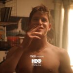 Miguel Bernardeau Instagram - TODO LO OTRO próximamente en @hbo_es. El trabajo que hace @abrilzamora11 escribiendo, dirigiendo y protagonizando esta serie es algo más que brillante. Gracias por todo ❤️ a ti y a todo el equipo. Un honor un placer.