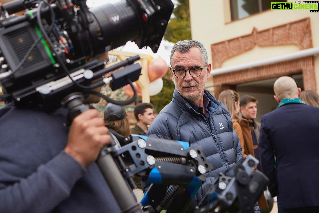 Miguel Bernardeau Instagram - Hemos terminado el rodaje de #laúltima Gracias de corazón a tod@s l@s que habéis formado parte de este proyecto, para mi ha sido un sueño trabajar con este equipo. Nos vemos pronto en @disneypluses. 🔥