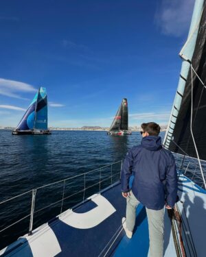 Miguel Bernardeau Instagram - Gracias a @biotherm y al equipo del IMOCA por dejarme navegar en un barco tan especial. 💙. Mucha suerte en vuestro viaje. #biotherm #biothermsailing