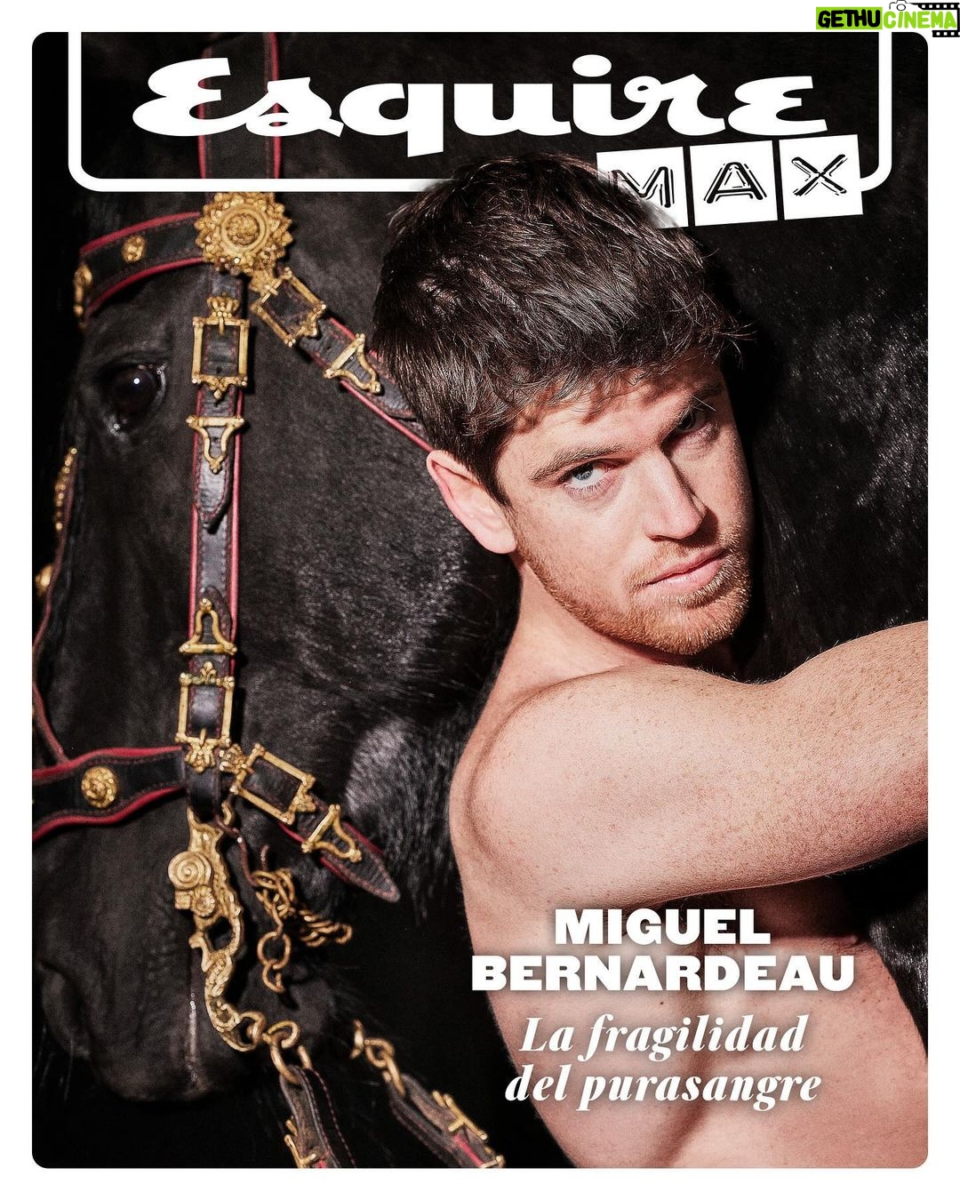 Miguel Bernardeau Instagram - Con una honestidad salvaje, @miguel_bernardeau nos presenta en exclusiva su primer proyecto como protagonista absoluto: ‘Zorro’. Un trabajo que afrontó en un momento personal muy delicado por la tremenda exposición mediática a la que estaba sometido, y que sacó adelante en mitad de un terremoto vital del que ha salido cambiado. Reforzado. El actor comparte por primera vez todo ese viaje introspectivo con @esquirees en una larga e intensa entrevista que puedes disfrutar ya en en el link de nuestra bio. #EsquireMAX Texto: @goncorlor Fotos: @pablosarabiafoto Estilismo: @alinn_e Ayudante de fotografía: Sara Guillén Maquillaje y peluquería: @cynthiadelavega_mua para @Merymakeup Producción: Marta Sánchez Editora de fotografía: @carolalvarezpla Agradecimientos: Hípica JM SL