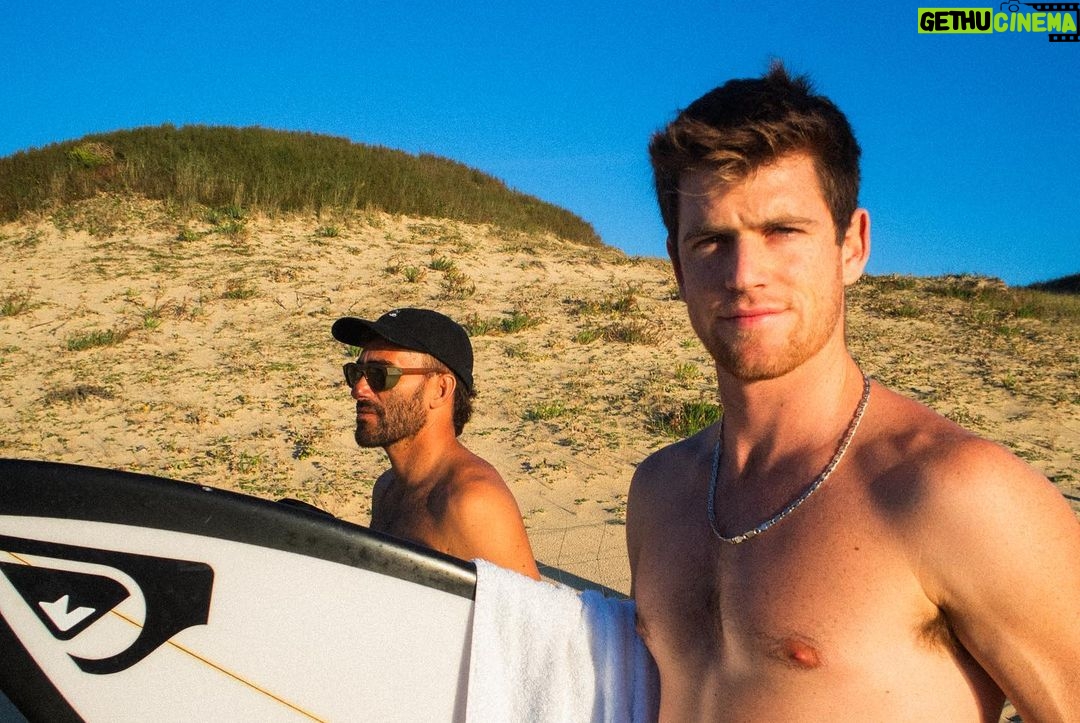 Miguel Bernardeau Instagram - Les Landes avec @aritz_aranburu @thefrogeye Merci beaucoup @quiksilver_festival @quiksilver for taking care of us!!! 🙏🏽💙 📸: @thefrogeye