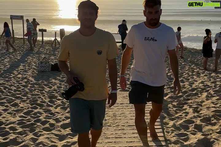 Miguel Bernardeau Instagram - Les Landes avec @aritz_aranburu @thefrogeye Merci beaucoup @quiksilver_festival @quiksilver for taking care of us!!! 🙏🏽💙 📸: @thefrogeye