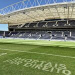 Miguel Cirillo Instagram - Trabalhar em casa é sempre mais fácil 🎬🔜💙 @fcporto @betano_portugal Estádio Do Dragão