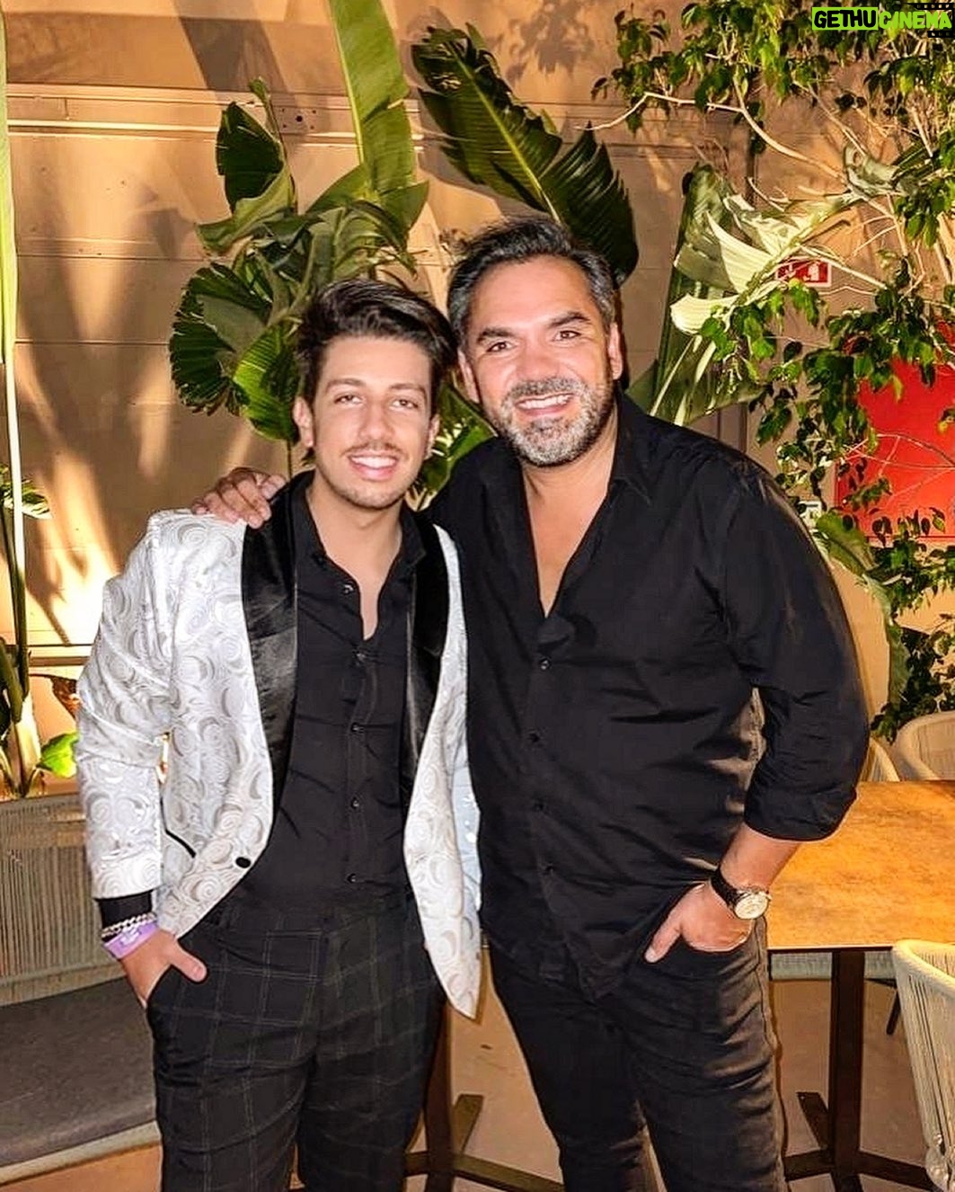 Miguel Cirillo Instagram - Parabéns a uma das pessoas que mais gosto na vida, @oscar.gouveia ! Um ser humano trabalhador, empreendedor, responsável, inteligente e com um sentido de humor raro nos dias de hoje. 🥳🍾