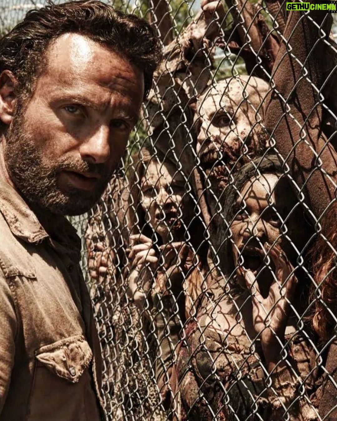 Miguel Cirillo Instagram - 31 de Outubro de 2010 quando tudo começou e hoje, 177 episódios, 11 temporadas e 12 anos depois, o fim. Serei fã para sempre, obrigado @amcthewalkingdead ❤️ #AMCTheWalkingDead #TheWalkingDead #RickGrimes #AndrewLincoln #ComicCon #Portugal #TWD