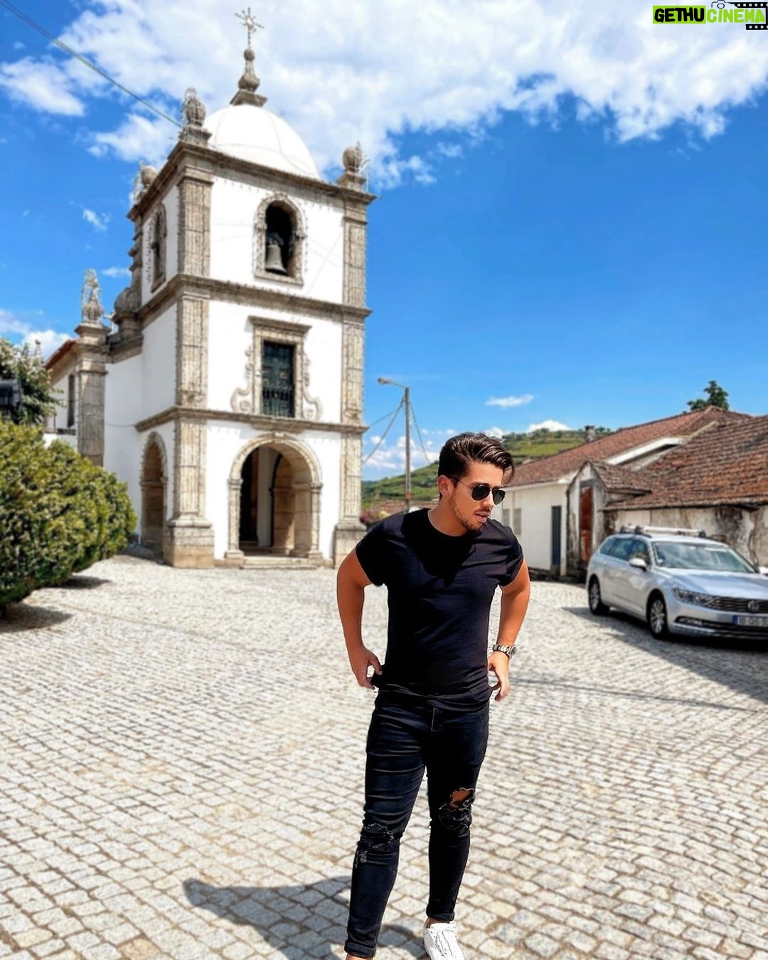 Miguel Cirillo Instagram - Costela transmontana 🏞 #Douro #Portugal São João Batista de Lobrigos