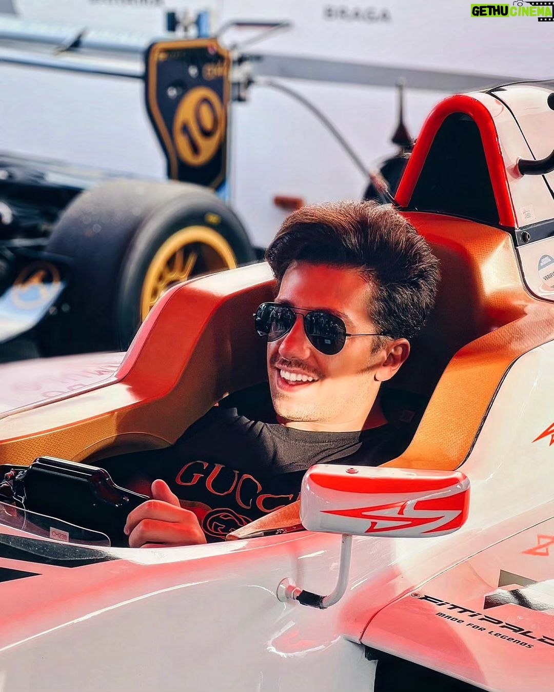 Miguel Cirillo Instagram - Este fim de semana viemos apoiar o grande @andre.vieira.racer ao @caramulomotorfestival! Obrigado ao @fitnessup_portugal por fazer acontecer algo mágico! Ficará para sempre 💛 🛞🏆🏎️ Caramulo Motorfestival