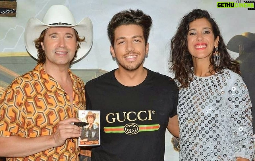 Miguel Cirillo Instagram - A fotografia de milhões ❤️❤️ @zeamarooficial @luciaperezmusic Guimarães