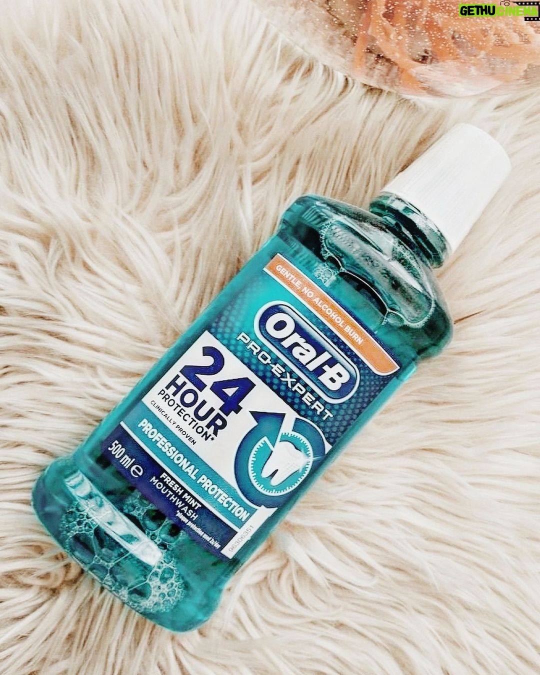 Miguel Cirillo Instagram - Desde que a @oralbpt me convidou para experimentar a escova de dentes elétrica Oral-B Pro 3, nunca mais usei uma escova manual. A diferença é enorme e os três modos de escovagem facilitam imenso: 1 - Para quem quer uma escovagem diária normal; 2 - Para quem tem os dentes mais sensíveis; 3 - Para quem quer potenciar o branqueamento dos dentes. Experimenta!!! 🦷😁 #SorrisoOralB #RotinaOralB #PUB Porto, Portugal