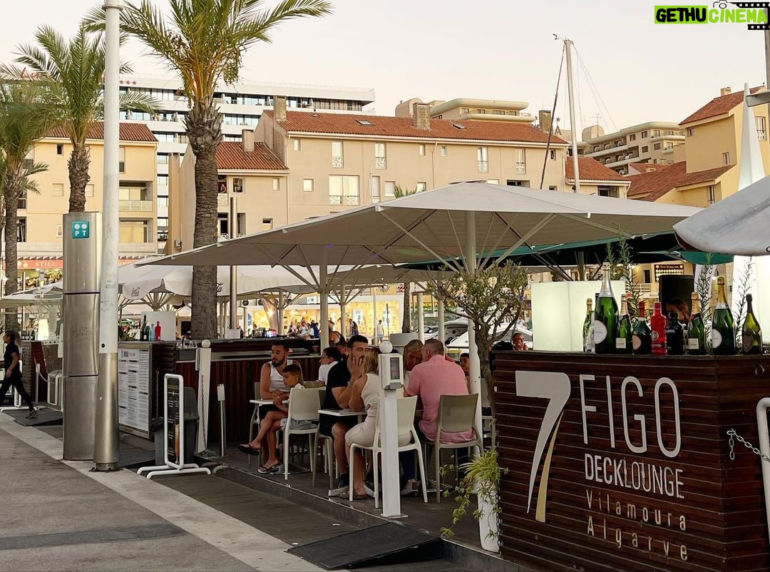 Miguel Cirillo Instagram - Algarve, como te adoro ! PS: Na última foto aparece a equipa de milhões 😂💪🏽 Vilamoura