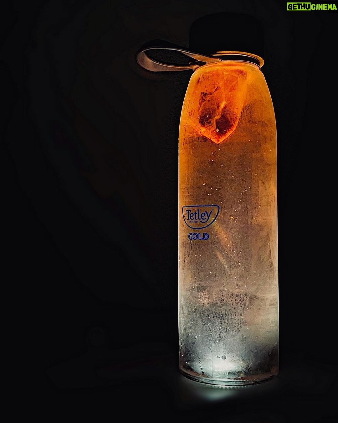 Miguel Cirillo Instagram - O meu dia só fica completo quando é acompanhado com a minha garrafa com TETLEY COLD. Quer seja em casa, a caminho do trabalho, no carro, durante um passeio, na praia ou no ginásio. Esta tinha sabor a Arando e Lima! Amoooo ❤️ @tetley_portugal #MomentosTetley #ReinventaATuaAgua #PUB Patrocinado