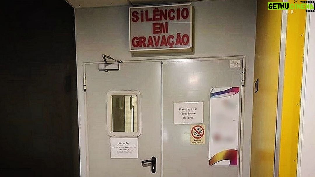 Miguel Cirillo Instagram - Feliz Dia Mundial da Televisão a todos os que fazem com que a magia aconteça. 📺 #photodump demasiado emotivo!