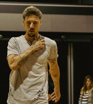 Miguel Cristovinho Instagram - por eso soy como soy 
porque yo se de donde vengo 
y es muy poco lo que tengo
pero todo te lo doy 

registos bonitos de mais uma semana de ensaios // pela cara do cifrão o que acham que vamos dançar esta semana? 

// 📸 by @catiafigueiredo.photo