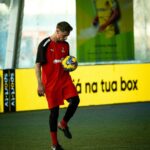 Miguel Cristovinho Instagram - lendários • a @radiocomercial convidou-me para vir dar uma perninha e ajudar os seniores contra a juventude da @cdd_fm , parece que afinal o sangue corre fresco nos velhotes… 12-7 👀 obrigado pelo convite 🤞🏼 parabéns à organização, já tinha saudades de uma peladinha e senti-me na final da champions • e uma vez que não me lesionei… até já, logo às 21:30h há bailarico