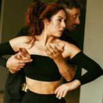 Miguel Cristovinho Instagram - terceira semana, o cansaço veio mandar um ‘méquiééé’ mas… estamos cá • eu calculava que para se atingir excelência enquanto bailarino fosse como em qualquer outra arte - muito sacrifício, dedicação e consistência - mas sinceramente não tinha noção o nível de exigência necessário para se conseguir ser… decente 😂 já não sinto os braços e isto ainda agora começou • bora, a fazer mira lá em cima e vamos rumo ao primeiro 10, 10, 10 • até sábado