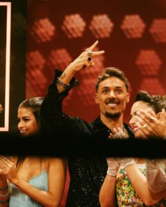 Miguel Cristovinho Instagram - já está • na altura em que estas fotografias foram tiradas ainda não estava a pensar nos 9 pontos do Sr. Alberto 👀 o que acharam da nossa atuação?? • 761 200 203 • vamos levar a @ana.cardosooo à final 🌹 // 📸 by @catiafigueiredo.photo //