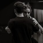 Miguel Cristovinho Instagram - já chega de ensaios por hoje // ofereço um 🧀 a quem acertar aqui nos comentários qual o estilo que vamos dançar no próximo sábado 📸 by @keepcandid_