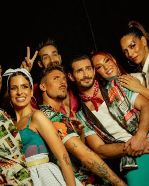 Miguel Cristovinho Instagram - bem amigos, sobre ontem
foi uma semana dura, já me tinham avisado que samba era a dança de salão mais difícil e foi muito isso que senti. por mais treino que haja nos poucos dias que temos para ensaiar, por mais repetição de passos ou técnica de pernas, braços, posições que pratiquemos, o meu maior objectivo é e será sempre conseguir realmente não pensar em nada disso durante aquele minuto e divertir-me. fiquei feliz que isso tenha voltado a acontecer
receber 9-9-8, possivelmente na minha noite mais fraca desde que começou o programa, deixou-me orgulhoso e olhem… é assim que estamos, o nível está tão elevado que receber uma pontuação como esta não significa necessariamente que tenha correspondido às expectativas.
mais um frente-a-frente com uma dupla bonita, duas pessoas com corações de ouro e que também mereciam muito continuar na competição, @tiagocarreira_ e @tuxafierce gosto muito de vocês 🫶🏼
acho que ainda não me habituei a isto de ter pessoas a gastarem dinheiro para eu ficar num programa de televisão mas quero que saibam que sou muito grato por cada um de vocês que votou em mim, prometo voltar a apontar outra vez aos 30 que o Nelson já levou mais um que eu, a Raquel e a Luisinha e alguém tem de ir lá morder-lhe os calcanhares 

pequena grande nota de rodapé: cada pessoa é livre e tem o direito à sua opinião, no entanto não vou permitir comentários de ódio gratuitos a outros concorrentes aqui no meu instagram. o programa tem o formato que tem, desde sempre, e estas são as regras do jogo, estamos todos a dar o nosso melhor e ninguém merece ser enxovalhado por tentar fazer algo que nunca fez. muito amor 🩶

// 📸 @catiafigueiredo.photo