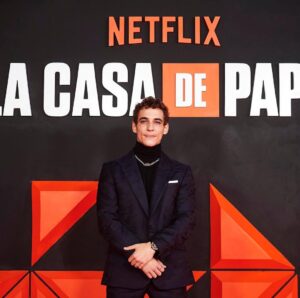 Miguel Herrán Instagram - Gracias una vez más a @garciamadrid 
Por vestirme tan bien siempre y con tan poco tiempo.😅
Gracias amigos!!❤️
Y gracias a todos los que nos habéis acompañado durante estos 5 años..
Mañana cerramos juntos una etapa preciosa.
Espero que la disfruten tanto como lo he hecho yo.😇