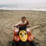 Miguel Herrán Instagram – Era el año 1999.. 
Mi madre siempre estuvo conmigo, me cuido y me defendió frente a todo. Lo ha dado siempre todo por su hijo. Es una MADRE de las de verdad. De las que las mayúsculas se quedan pequeñas para describirla.. 

Por otro lado.. mi Padre jamás estuvo. No sé ni cómo es físicamente.. solo tengo el recuerdo de un bofetón, un zumo de tomate, un reloj y este quad.

Madre. Prometo cuidarte como te mereces, como tú me has cuidado a mí y cómo nunca nos ha cuidado padre.

Manolo (mi padre) si algún día ves esto o te llega este mensaje.. que sepas que ni te odio, ni te guardo rencor.. supongo que no se puede odiar a un desconocido..🤷‍♂️

Si por casualidad algún/a padre o madre soltero/a ve esto y tiene dudas de si se puede sacar un crío estando solo/a. Si! Se puede!! Solo hace falta estar ahí, escuchar y tener ganas!😊