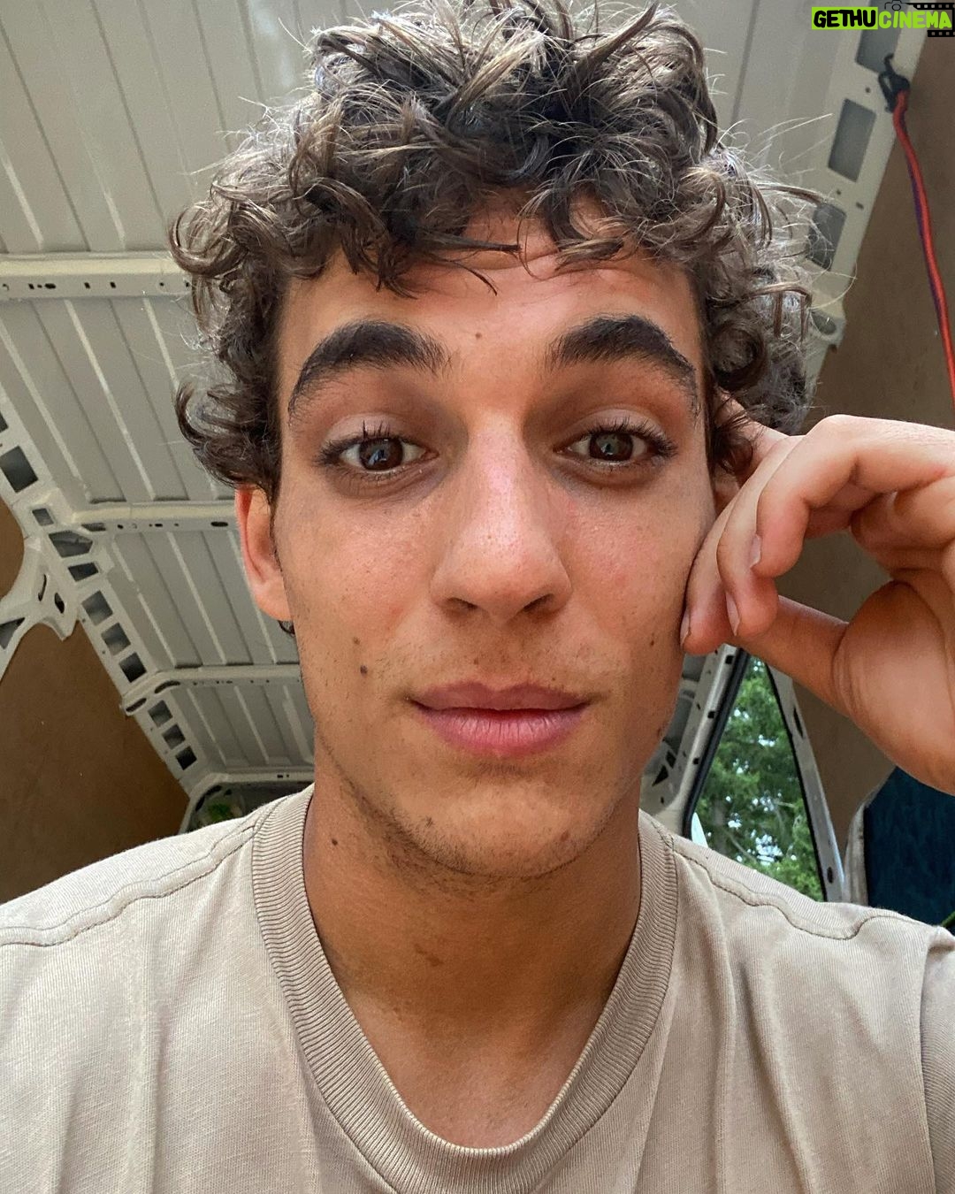 Miguel Herrán - 1.5 Million Likes - Dice que soy un Pangolin. 🤔